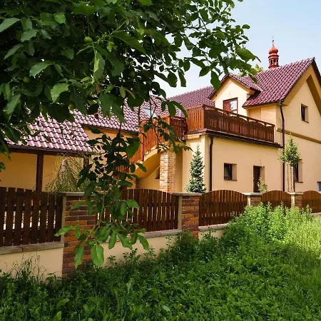 Apartmanovy Dum 13 Rodinny Sec Exterior photo